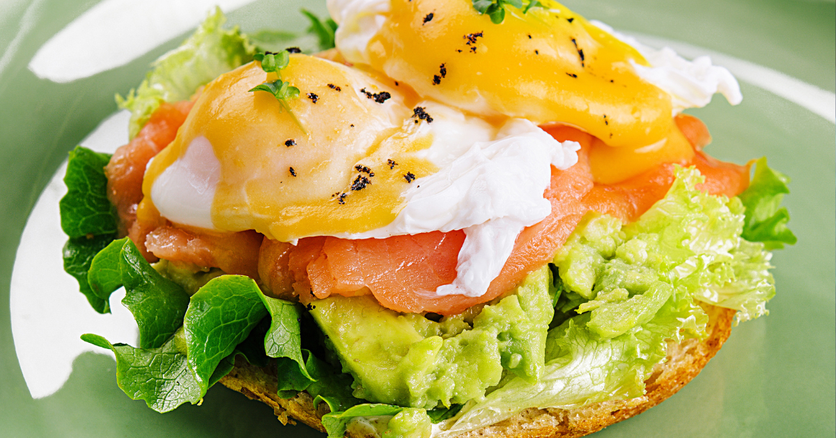 Tostadas de Aguacate y Salmón Tostadas de Aguacate y Salmón