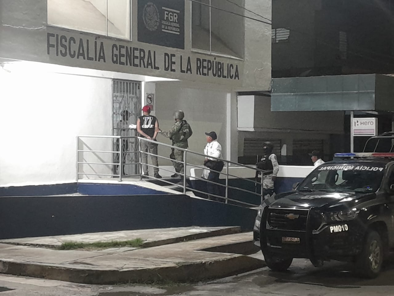 Detienen a traficante con seis migrantes cubanos en Candelaria