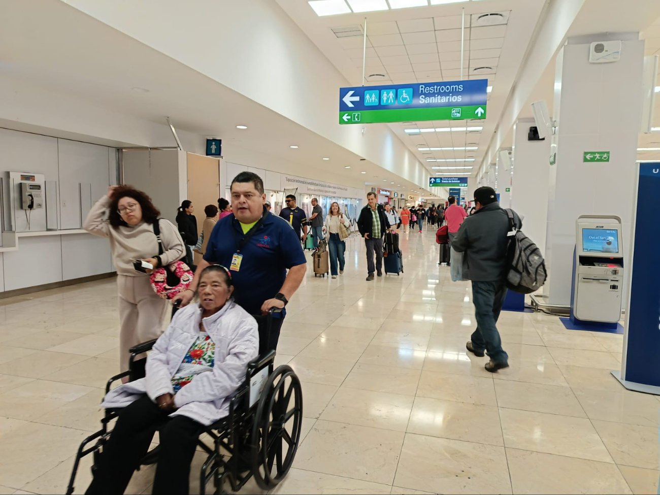Se esperan más llegadas y salidas de vuelos de Viva Aerobús, Aeroméxico, Volaris y American Airlines durante el día. Se esperan más llegadas y salidas de vuelos de Viva Aerobús, Aeroméxico, Volaris y American Airlines durante el día.