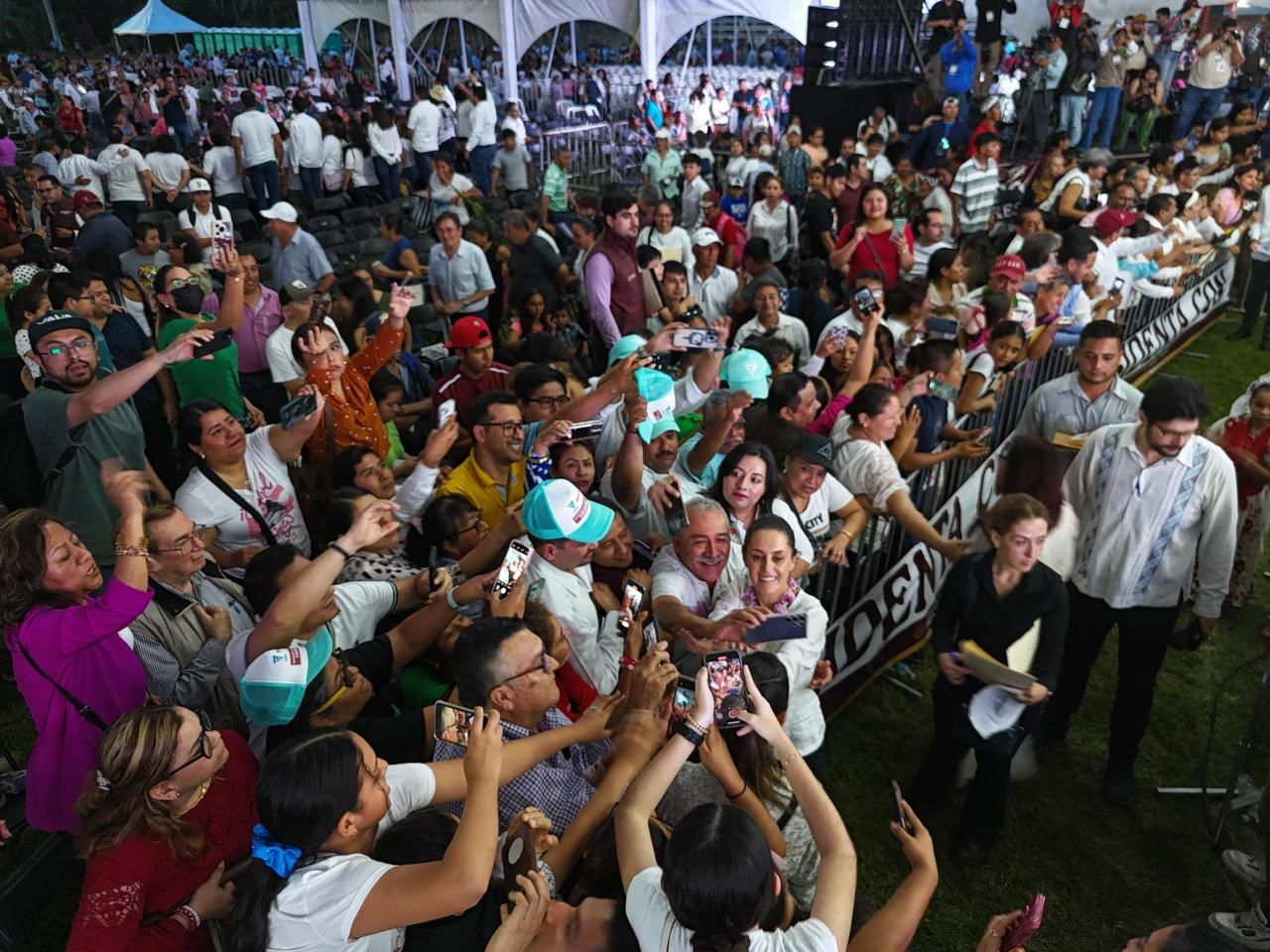 Convivencia con la Comunidad y Anuncio de Nuevos Programas Federales Convivencia con la Comunidad y Anuncio de Nuevos Programas Federales