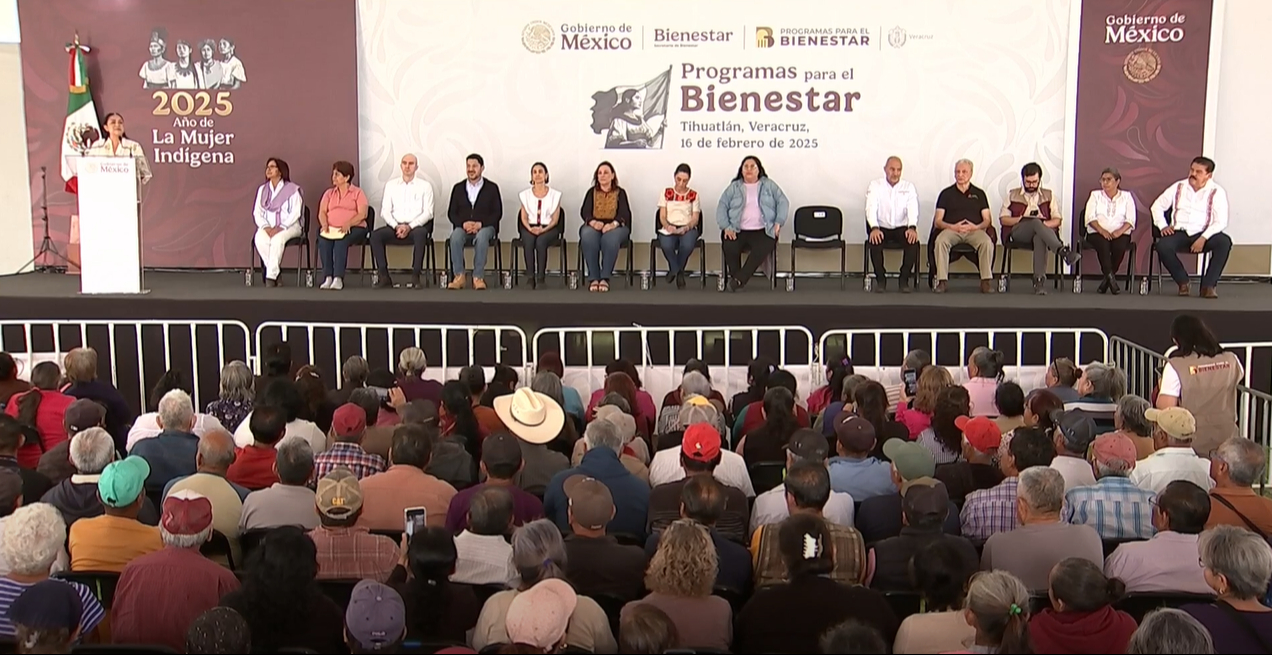 Claudia Sheinbaum encabeza la entrega de apoyos del Bienestar en  Tihuatlán, Veracruz