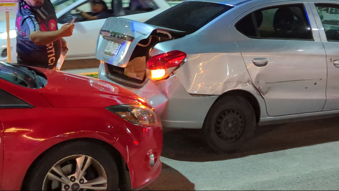 Choque de particular en malecon costero en Campeche