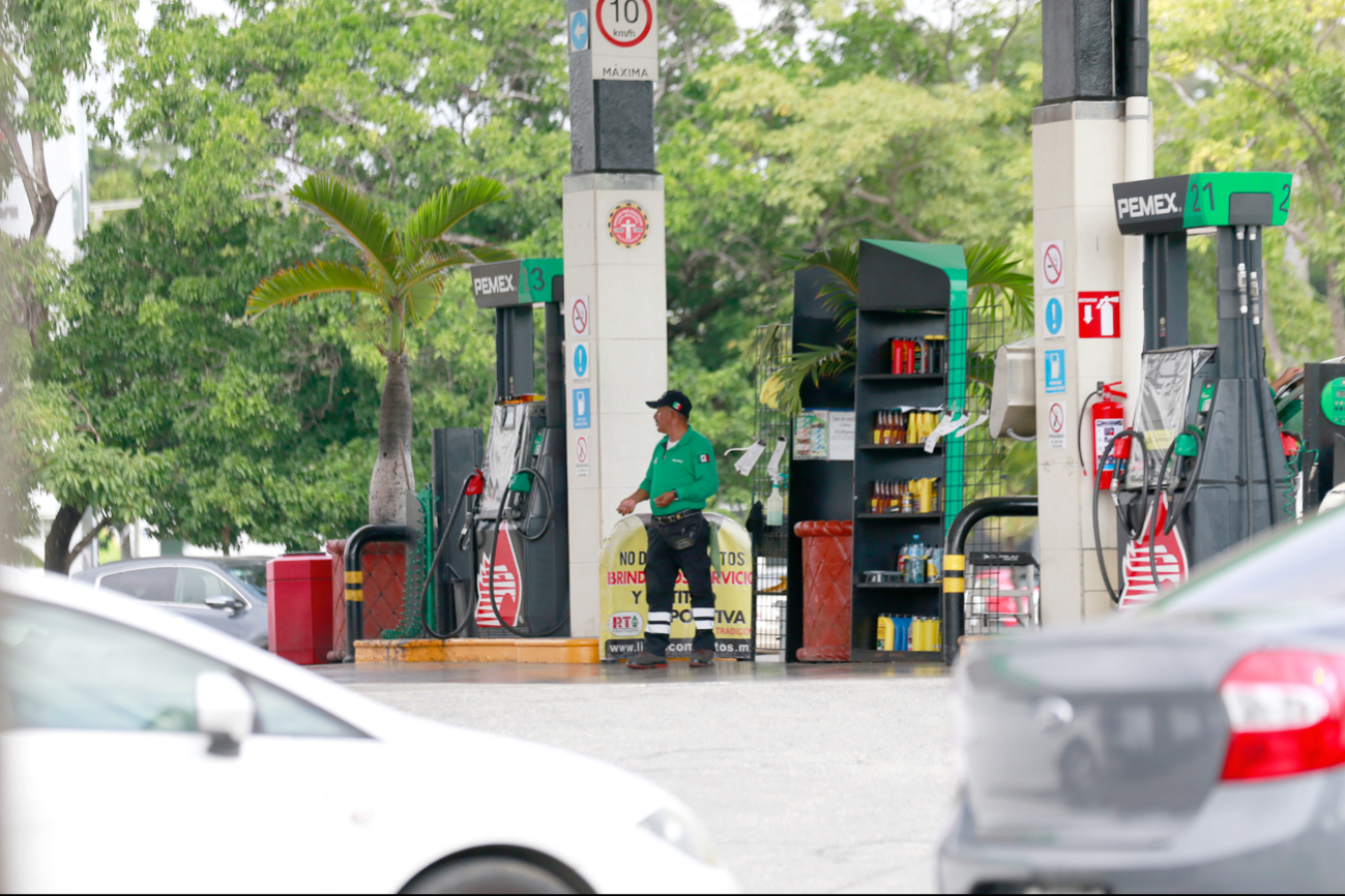 Los automovilistas lamentan que a los costos exorbitantes se sume la desconfianza que algunos negocios no dan los litros completos.