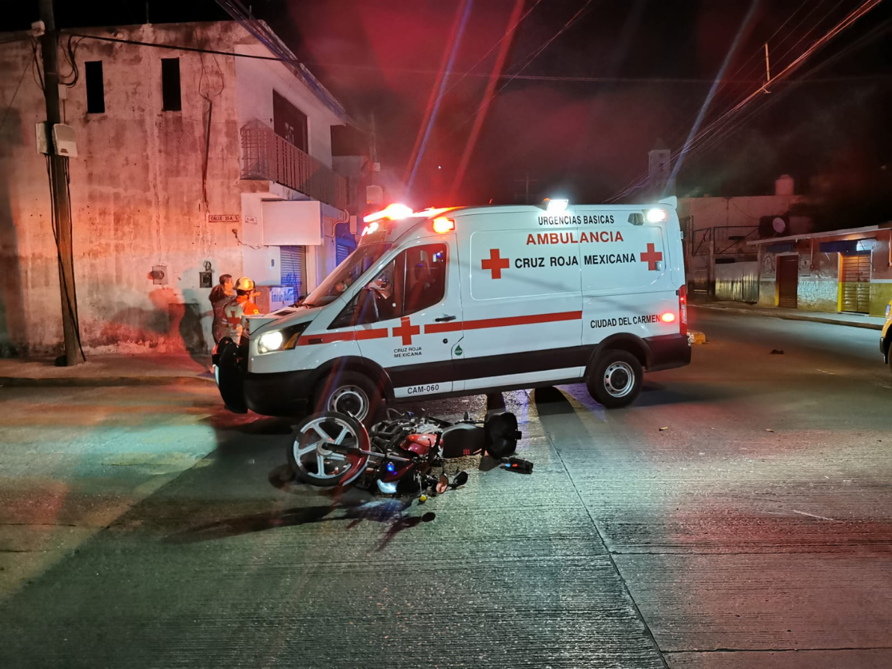 Motociclista pierde la vida en fatal choque contra camioneta en Ciudad del Carmen