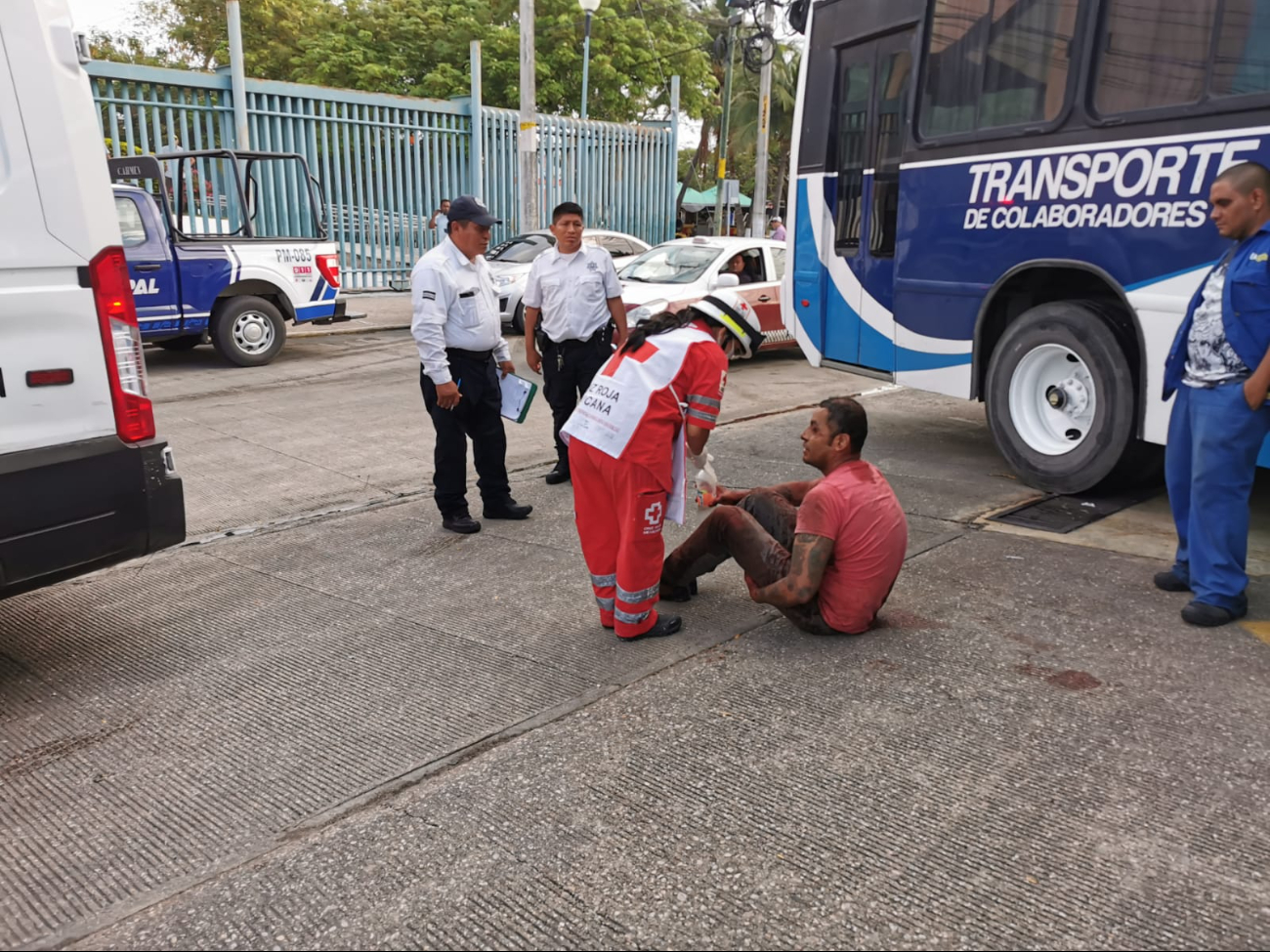 El joven quedó inconsciente en la rampa de estacionamiento El joven quedó inconsciente en la rampa de estacionamiento