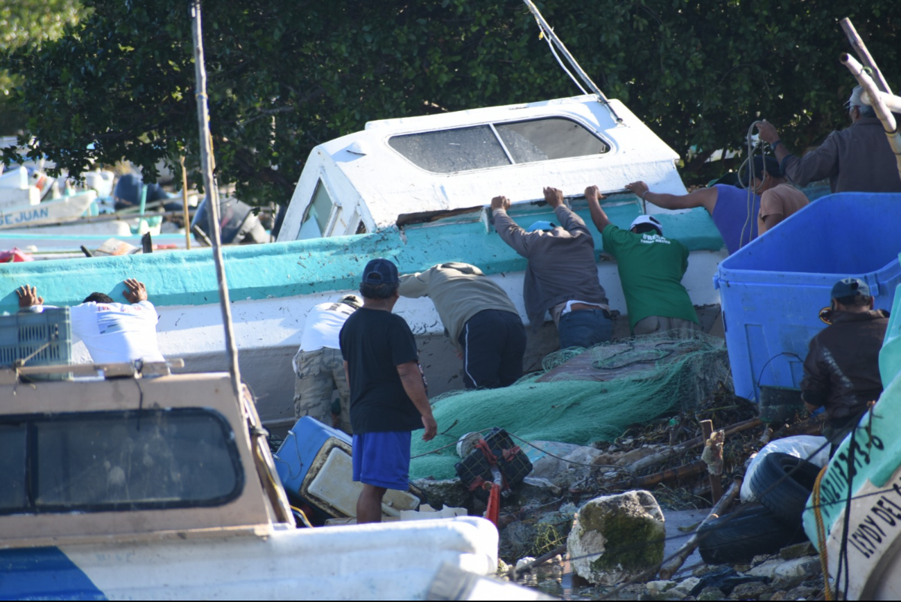 Exige bancada del PRI apoyo a pescadores de Carmen ante crisis y depredación