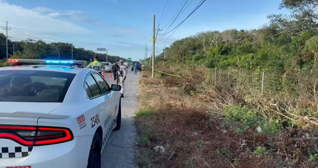 Hallan un motociclista sin vida  en la carretera federal 307 de Tulum