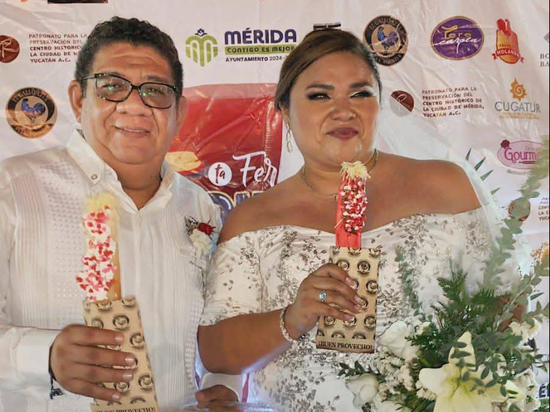 Parejas sellan su amor durante la Quinta Feria del Queso de Bola en Mérida Parejas sellan su amor durante la Quinta Feria del Queso de Bola en Mérida