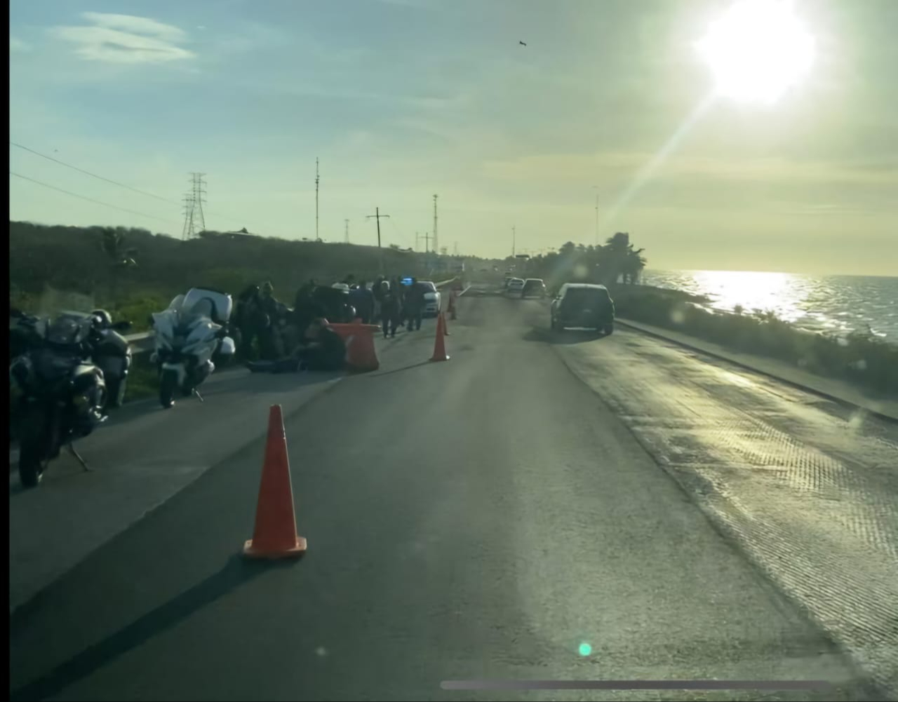 Tres personas resultaron lesionadas en un accidente de moto debido a malas condiciones del pavimento Tres personas resultaron lesionadas en un accidente de moto debido a malas condiciones del pavimento
