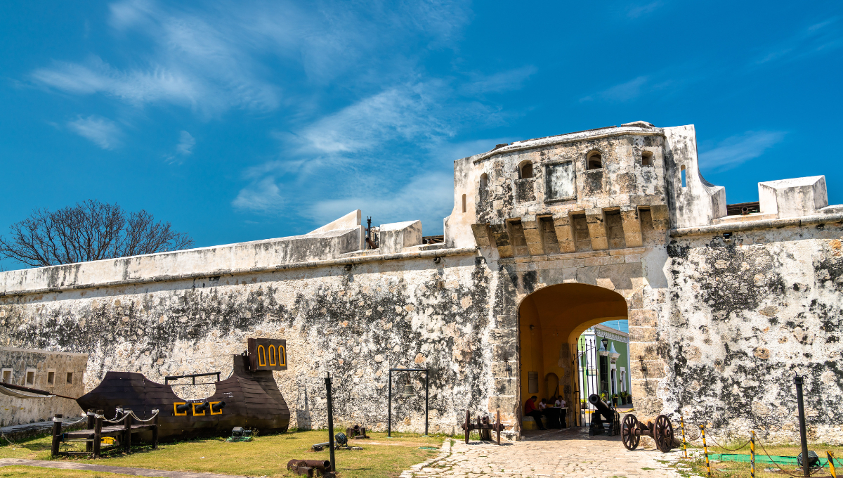Campeche dejó de formar parte de Yucatán en 1857 por diferencias económicas y políticas Campeche dejó de formar parte de Yucatán en 1857 por diferencias económicas y políticas