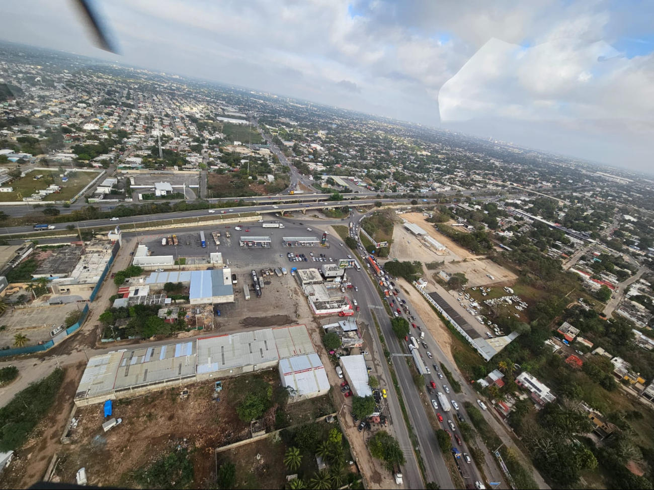 Carreteras federales de Yucatán presentan caos vial Carreteras federales de Yucatán presentan caos vial