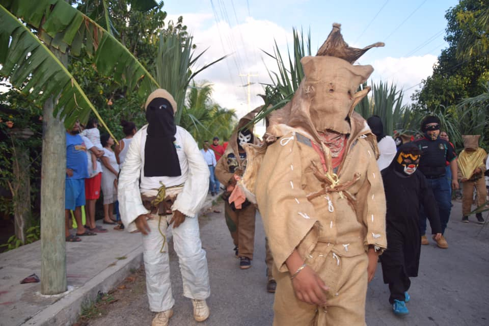 Durante el carnaval, hay desfiles con música, especialmente cumbia, y bebidas tradicionales Durante el carnaval, hay desfiles con música, especialmente cumbia, y bebidas tradicionales