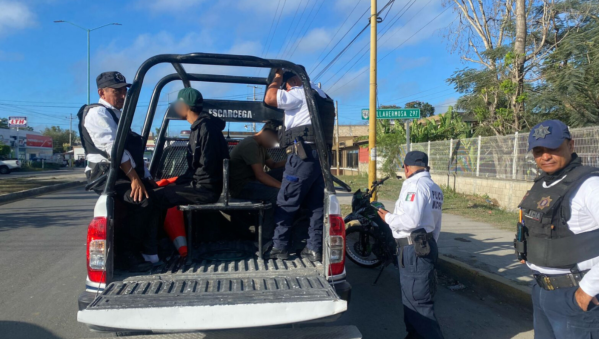 Detienen a dos menores con marihuana y aseguran una motocicleta en Escárcega