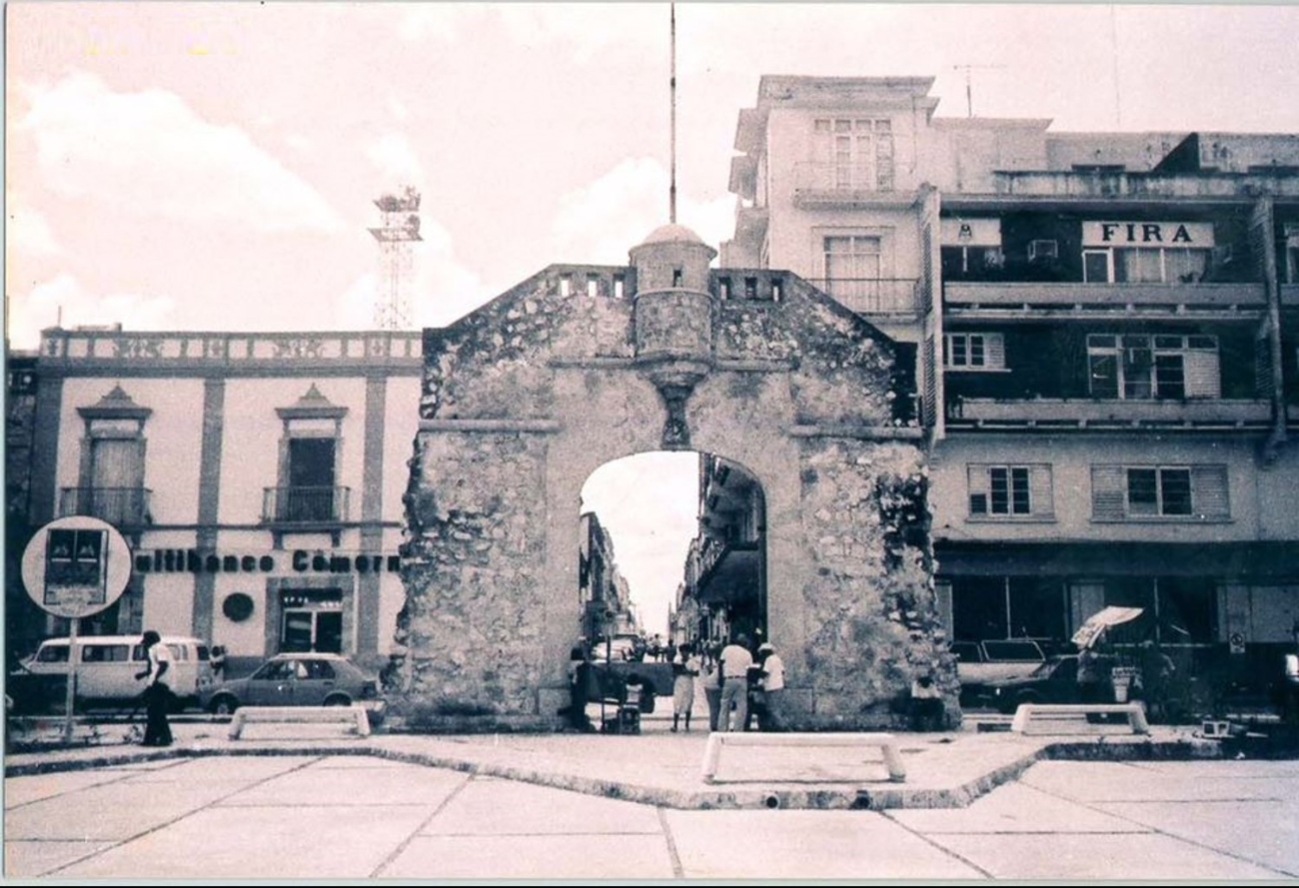 Puerta de Mar. Centro. San Francisco de Campeche Puerta de Mar. Centro. San Francisco de Campeche