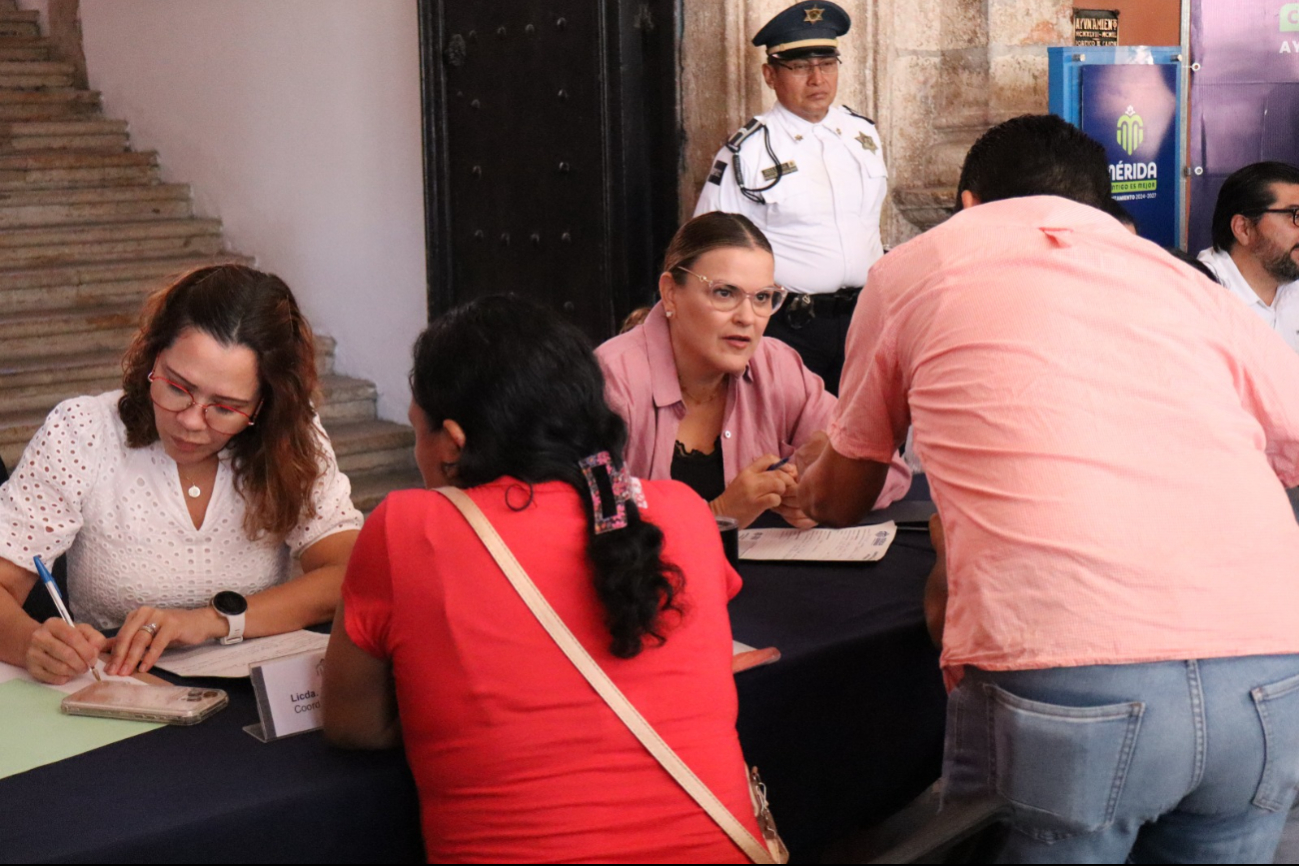 Cecilia Patrón recibe a meridanos en el segundo Miércoles Ciudadano
