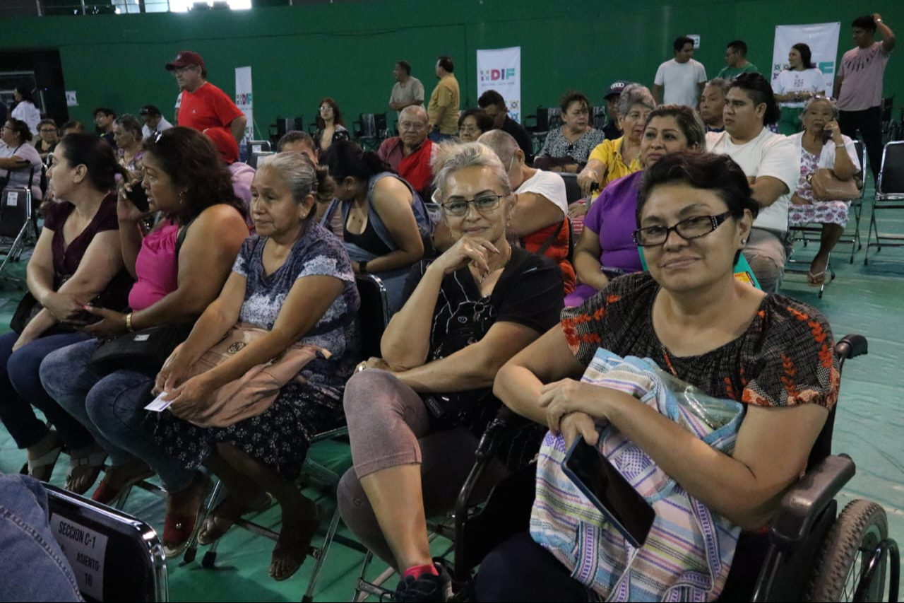 Los apoyos se entregan en el Poliforum Zamná de Mérida Los apoyos se entregan en el Poliforum Zamná de Mérida