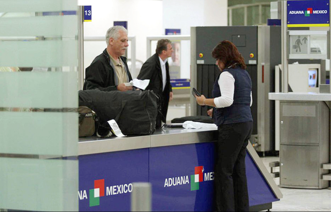 Visitantes publican en redes sociales sobre los malostratos que reciben de los agentes.