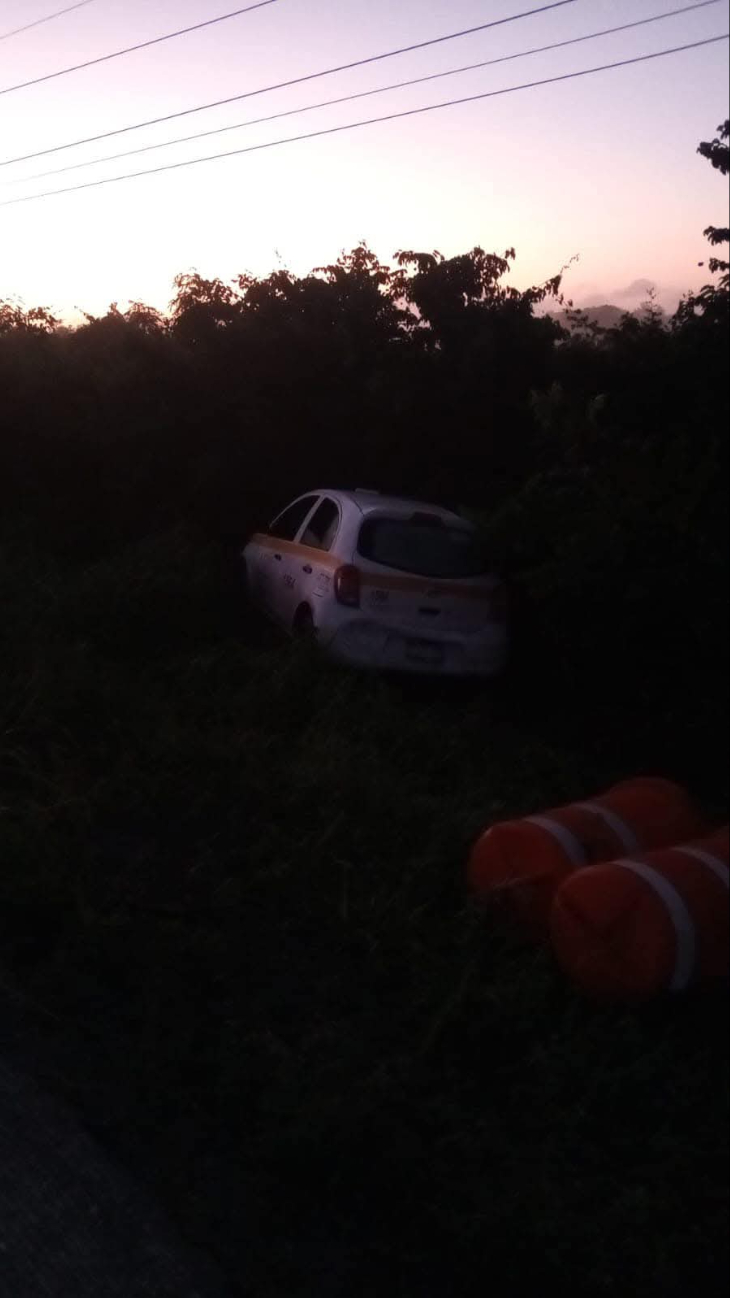 Un taxi fue hallado sin gente en su interior.