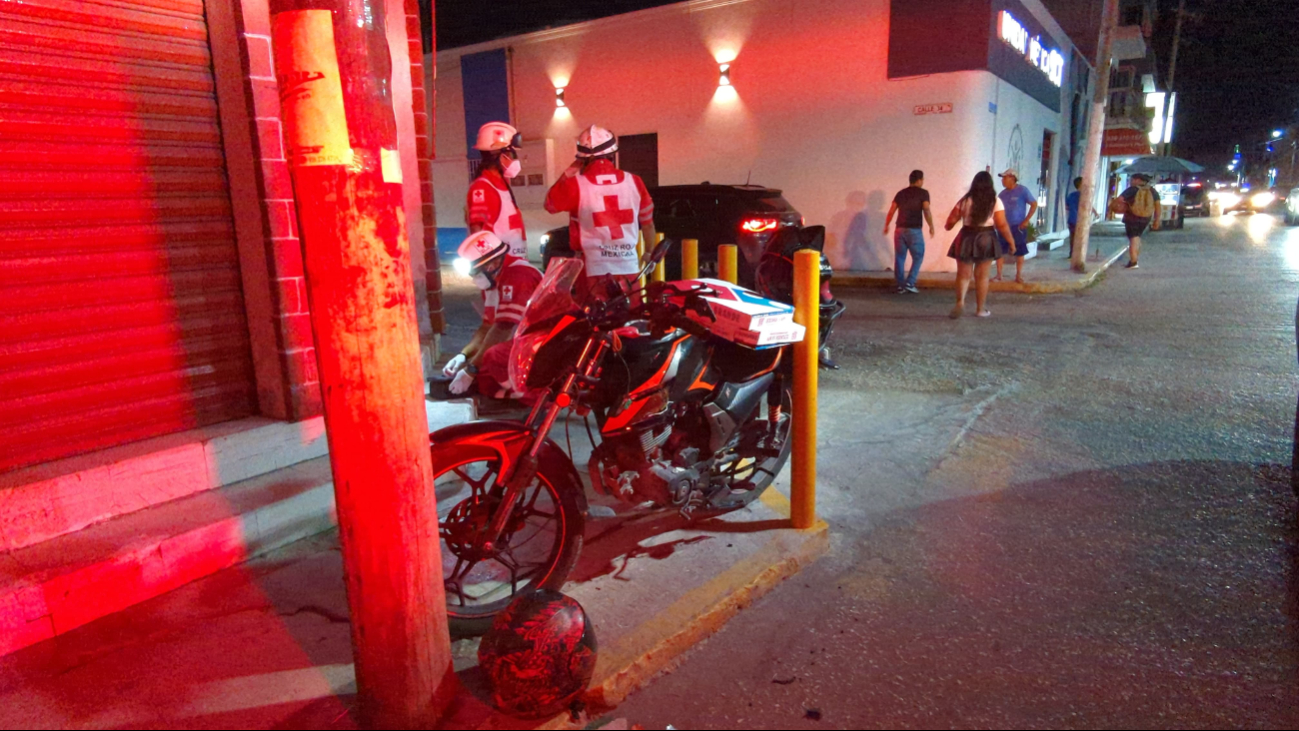 Accidente entre mandadito y camioneta en el centro. Accidente entre mandadito y camioneta en el centro.