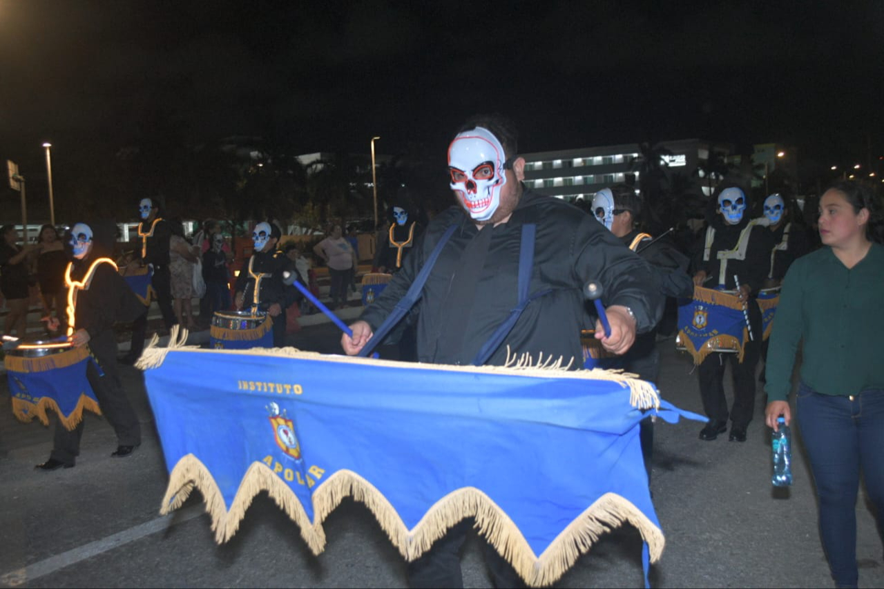 Al finalizar el desfile y bailes se presentó el comediante local 'Pichurris' Al finalizar el desfile y bailes se presentó el comediante local 'Pichurris'