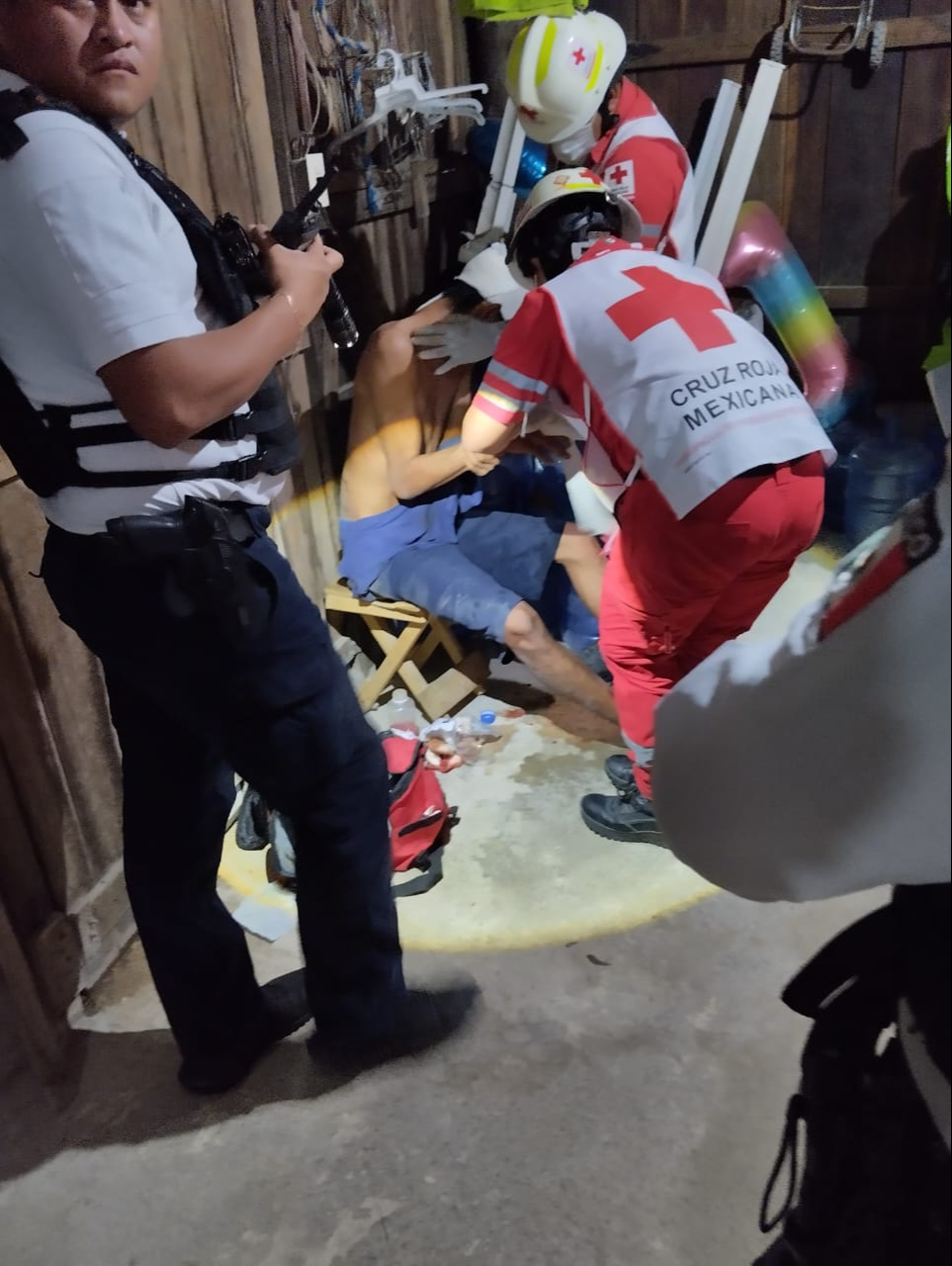Fue atendido por personal de urgencias médicas de la Cruz Roja Fue atendido por personal de urgencias médicas de la Cruz Roja