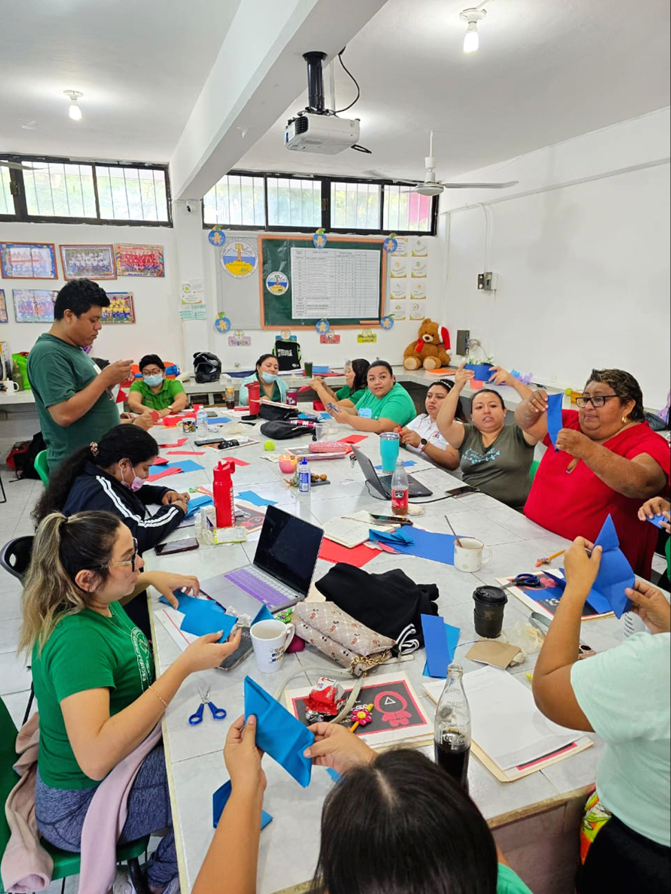 Docentes temen por descuentos y reducción de bonos. Docentes temen por descuentos y reducción de bonos.