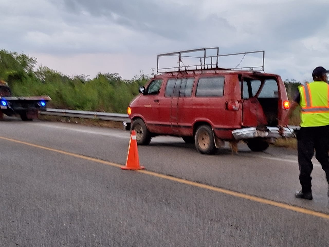 Trasladan de urgencia al hospital a hombre tras choque; su estado es delicado Trasladan de urgencia al hospital a hombre tras choque; su estado es delicado