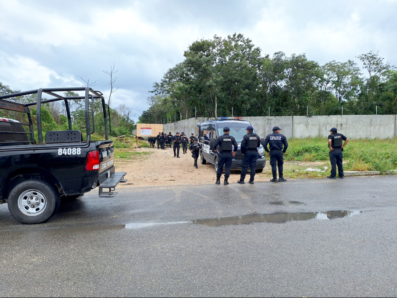La afectación abarca 250 lotes; las víctimas asumieron la posesión de los terrenos tras pagar 300 mil pesos. El operativo incluyó aproximadamente 50 policías. ( La afectación abarca 250 lotes; las víctimas asumieron la posesión de los terrenos tras pagar 300 mil pesos. El operativo incluyó aproximadamente 50 policías. (