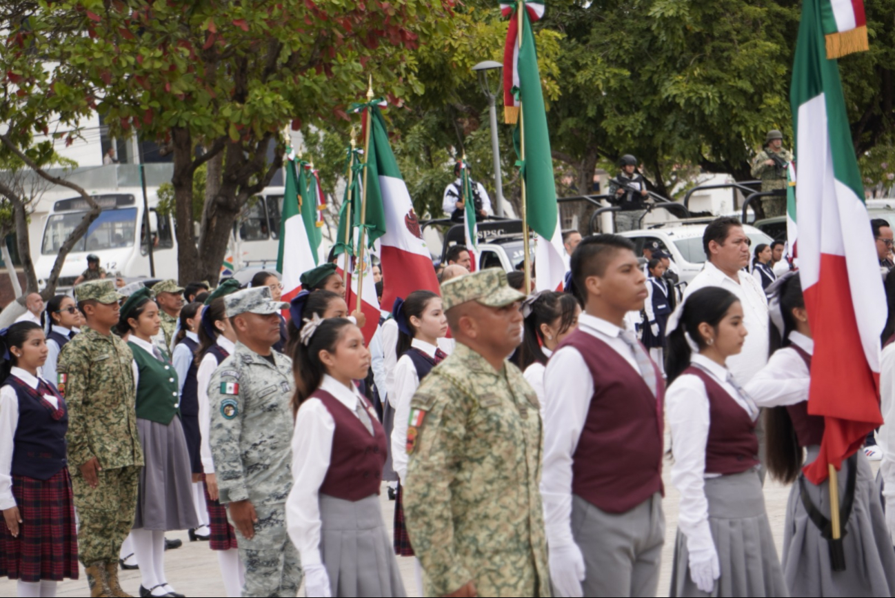 Escoltas de Campeche reciben Lábaro Patrio en Celebración del Día de la Bandera
