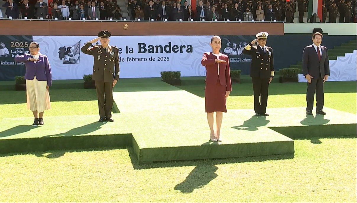 Claudia Sheinbaum Pardo al encabezar en Campo Marte la conmemoración del Día de la Bandera Claudia Sheinbaum Pardo al encabezar en Campo Marte la conmemoración del Día de la Bandera