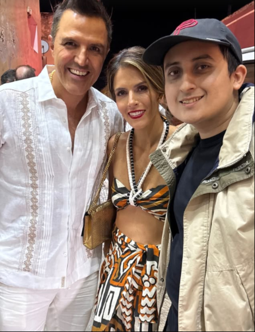 Famosos accedieron a tomarse fotografías con los yucatecos Famosos accedieron a tomarse fotografías con los yucatecos