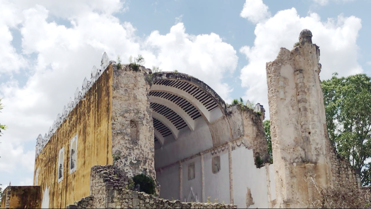 Recintos de oración antiguos, testigos de la genealogía maya y española Recintos de oración antiguos, testigos de la genealogía maya y española