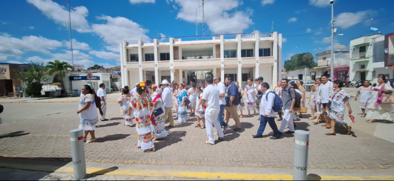 Maestros de educación indígena de Felipe Carrillo Puerto se suman a protestas en contra de la Ley del ISSSTE