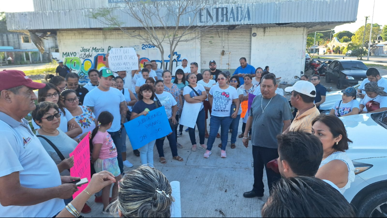 Manifestantes caminaron por la ciudad para mostrar su negativa ante la ley. Manifestantes caminaron por la ciudad para mostrar su negativa ante la ley.