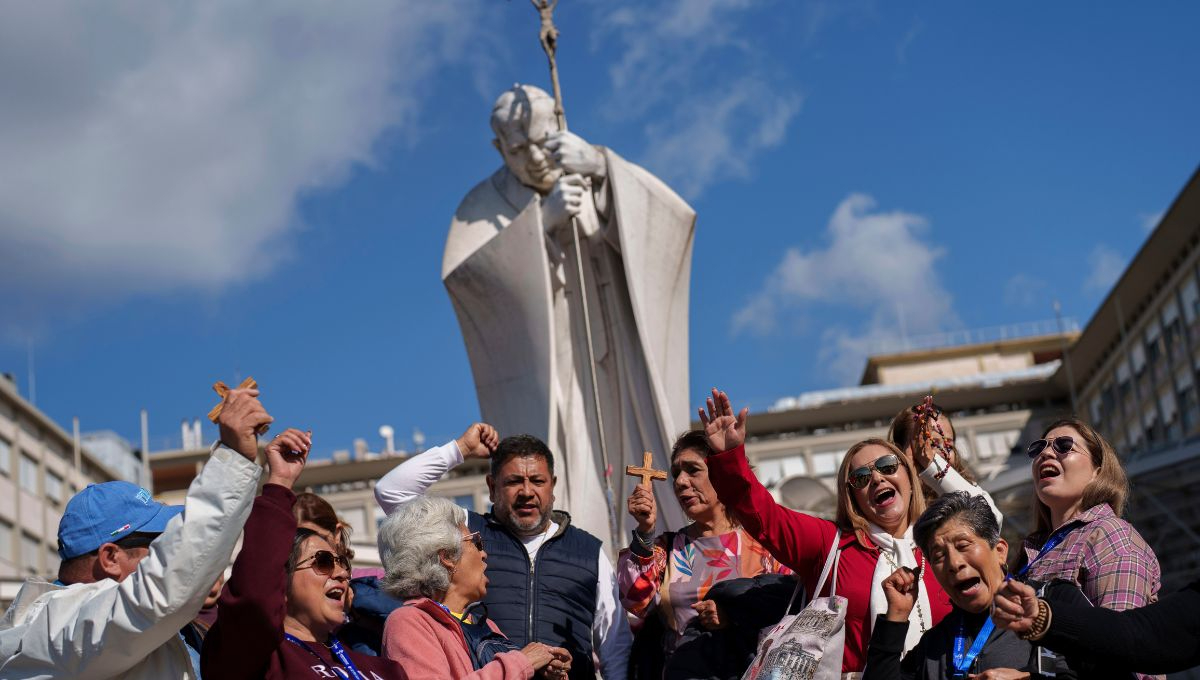 El Vaticano infornó que el Papa Francisco pasó una buena noche y muestra mejoría