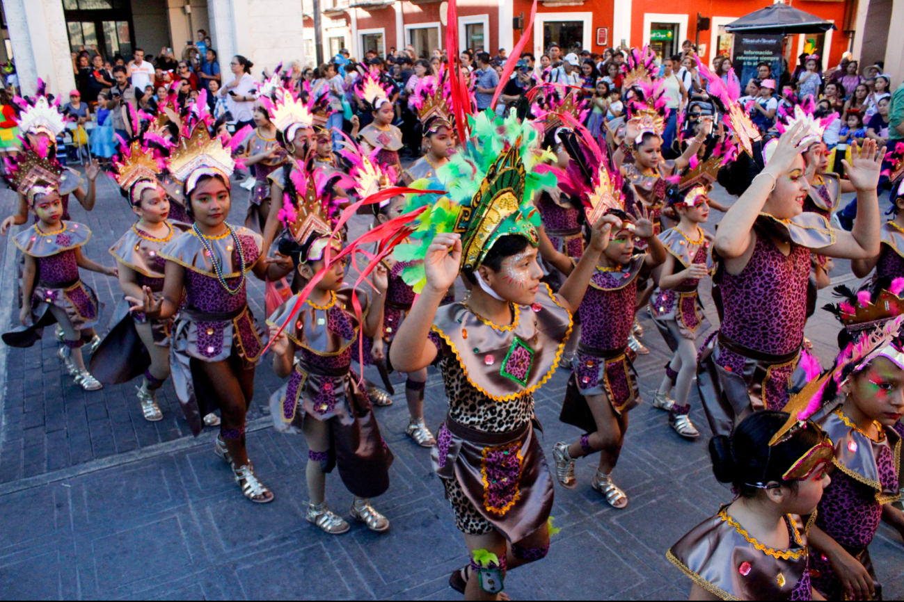 En el desfile participaron al rededor de 30 comparsas En el desfile participaron al rededor de 30 comparsas