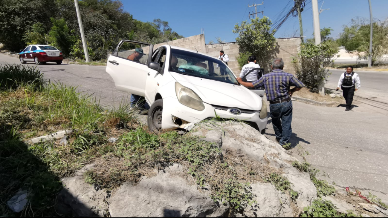 Derrape de Auto en Campeche Moviliza a Policía Derrape de Auto en Campeche Moviliza a Policía