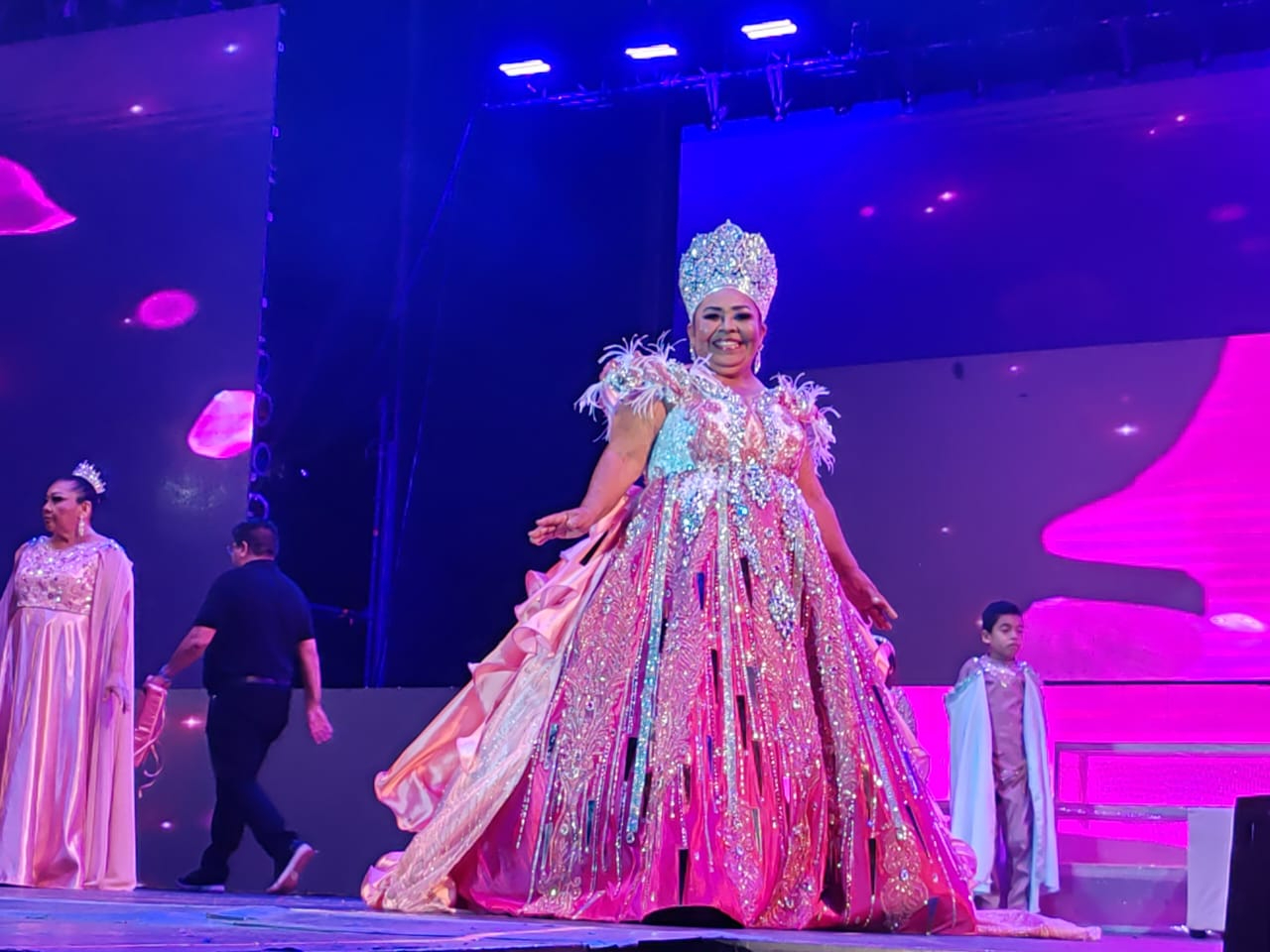 El Carnaval de Campeche 2025 coronó a la nueva soberana del INAPAM. El Carnaval de Campeche 2025 coronó a la nueva soberana del INAPAM.
