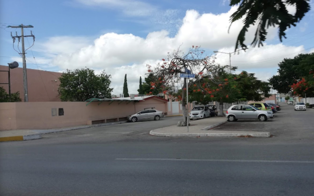Padres se enfrentan a golpes durante el Carnaval de la  secundaria “Eduardo Urzaiz Rodríguez”  de Mérida