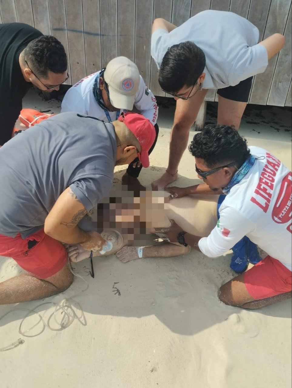 Al ingresar al agua y quedar inconsciente, el equipo logró resucitarlo Al ingresar al agua y quedar inconsciente, el equipo logró resucitarlo