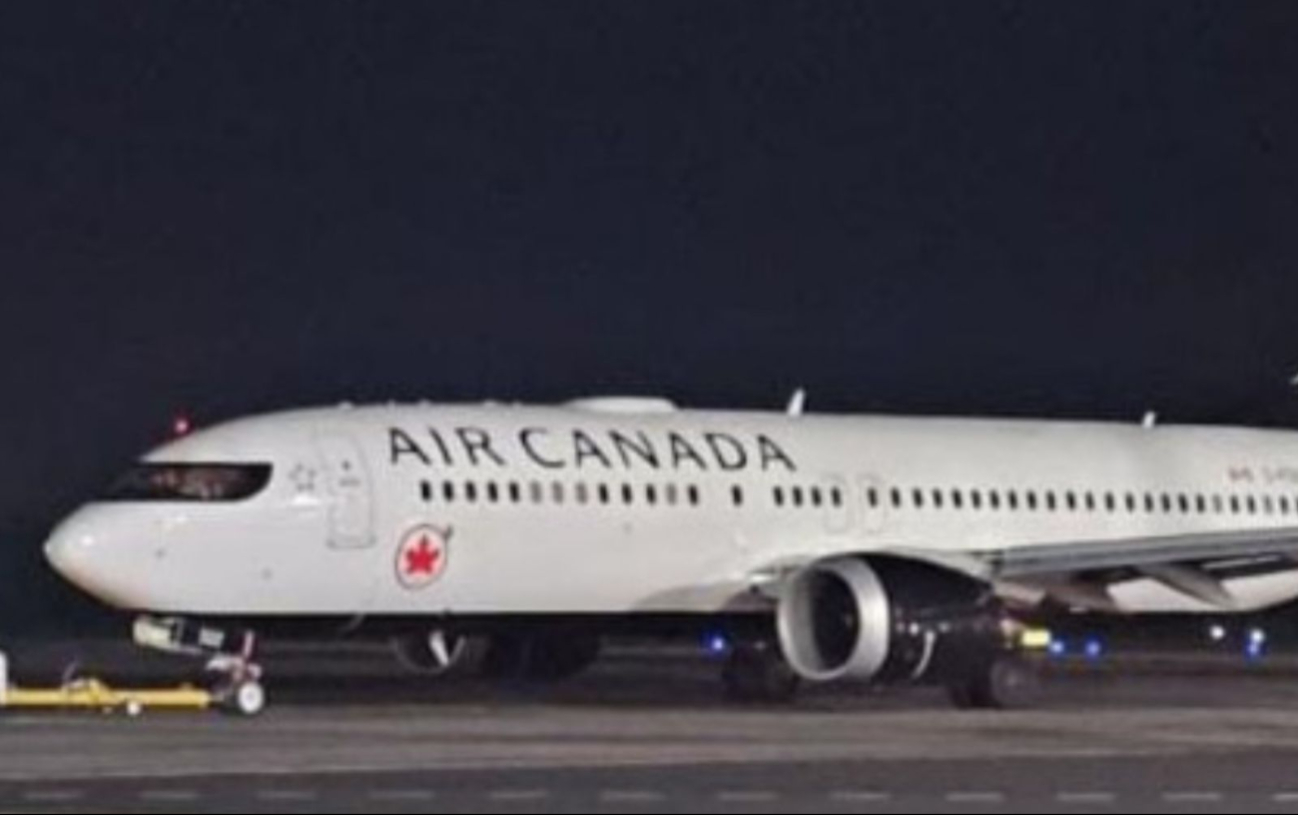 El avión canadiense no presentó peligro para las personas alrededor. El avión canadiense no presentó peligro para las personas alrededor.