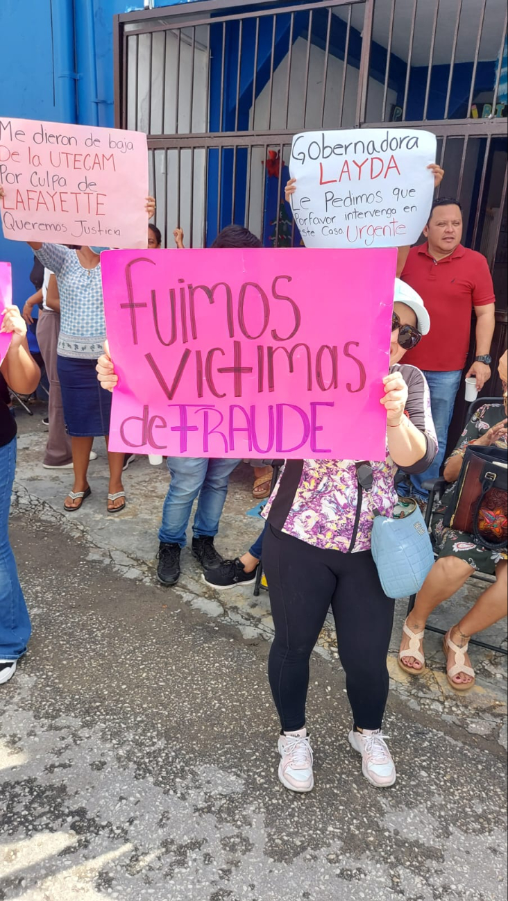 La escuela cobró 5,900 pesos por los servicios, pero no entregó los certificados La escuela cobró 5,900 pesos por los servicios, pero no entregó los certificados