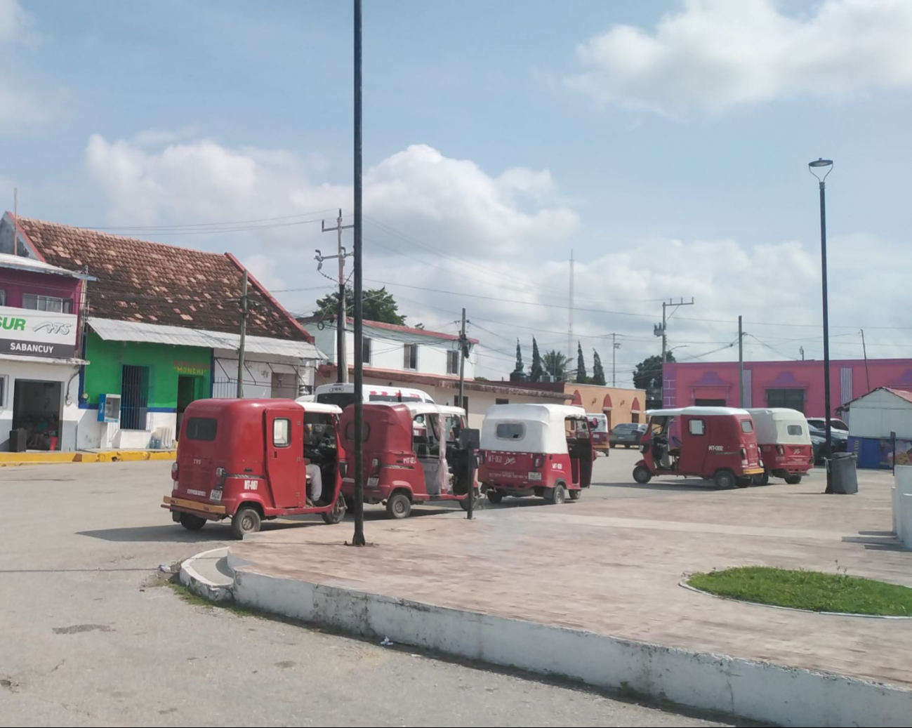 Los usuarios han expresado preocupación por el costo del servicio, especialmente en tiempos de dificultades económicas, y piden que los precios no aumenten más