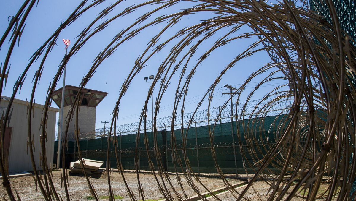 Centro de detención de Guantánamo: Con musica de Barney y Plaza Sésamo quebraban la resistencia de los detenidos
