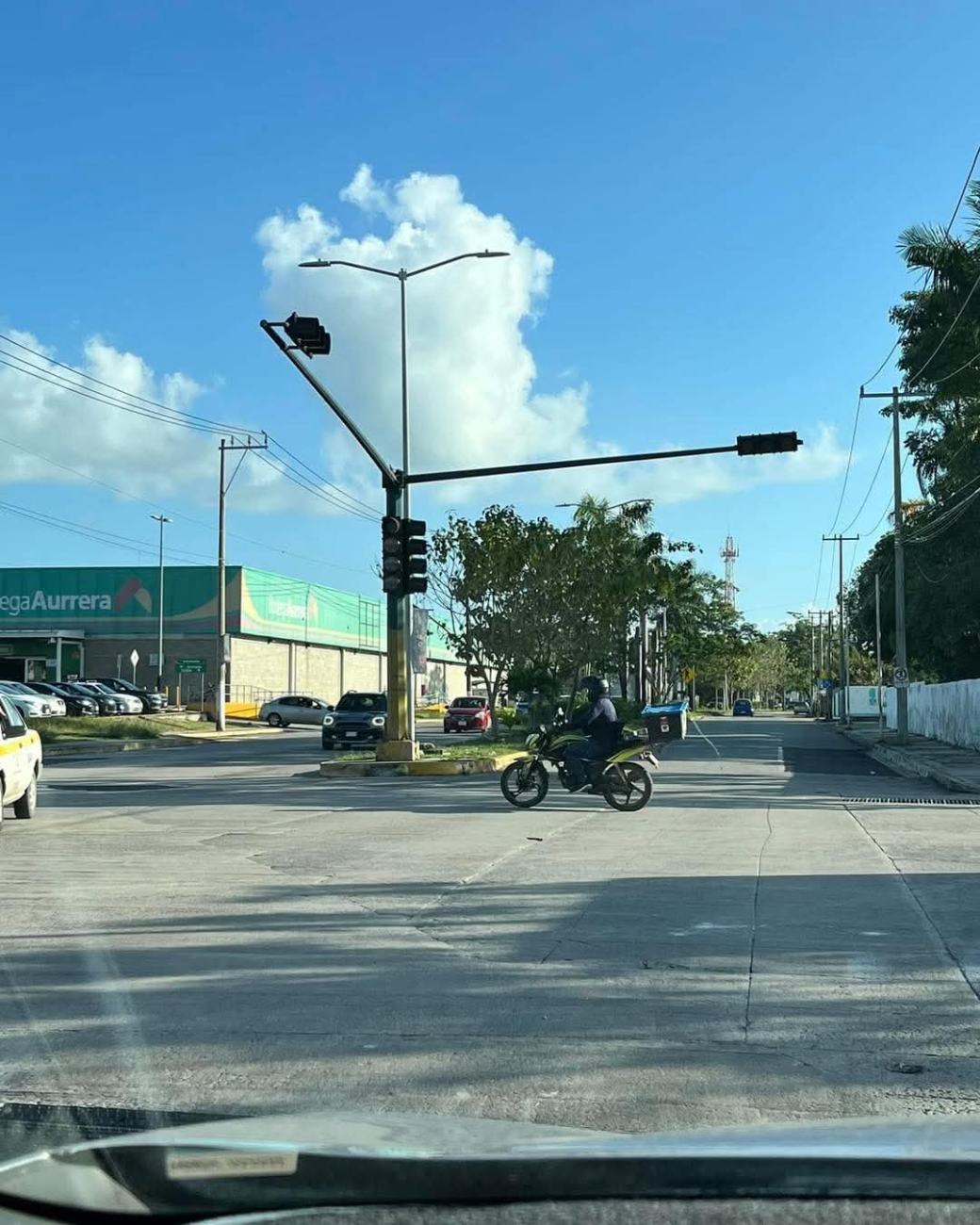 Caos vial sobre avenida Constituyentes de Chetumal