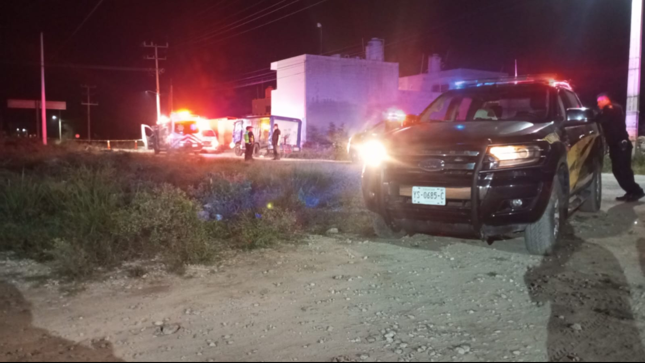 Motociclista muere tras estrellarse contra un camión estacionado en la salida a Motul