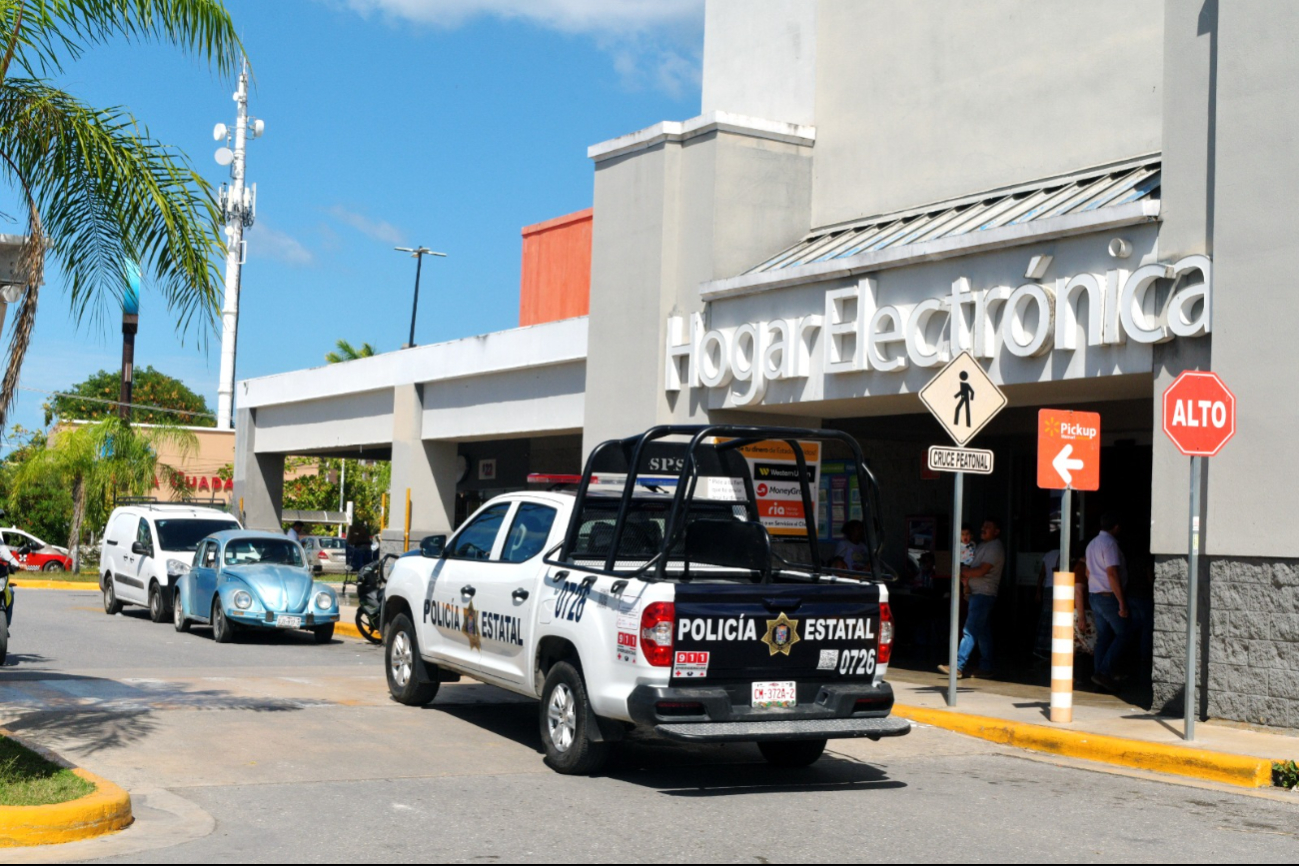 Aseguran a hombre en Campeche por intento de robo en Walmart de Ah Kim Pech