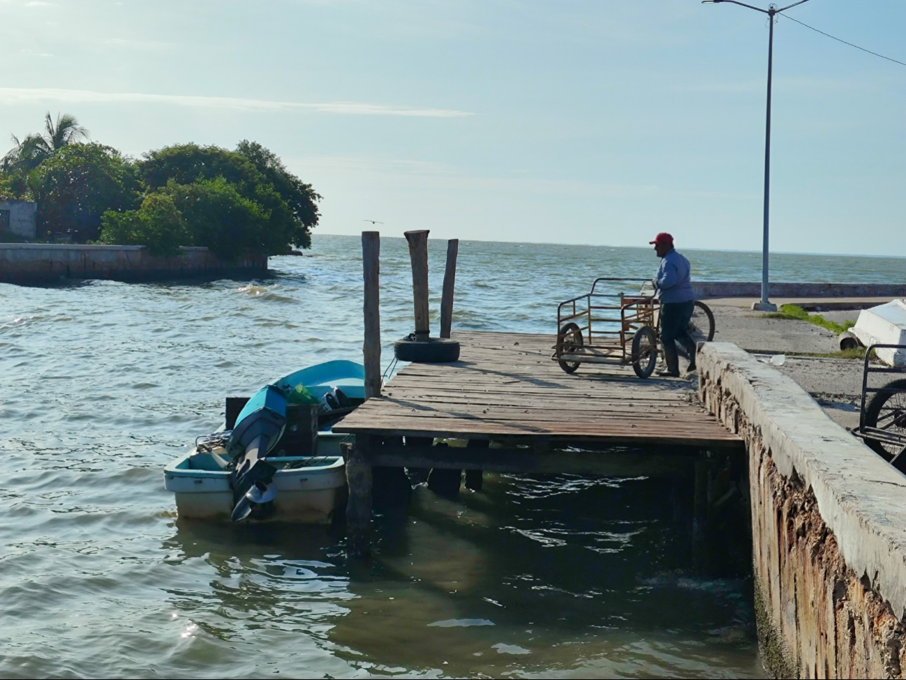 La Naval impone multas a pescadores legales mientras los piratas siguen operando impunemente La Naval impone multas a pescadores legales mientras los piratas siguen operando impunemente