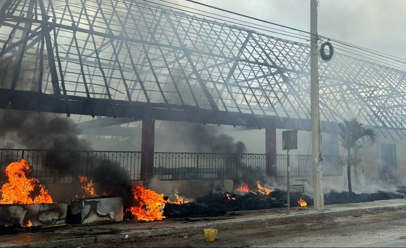 Sebien Campeche entregó 80 mil pesos en apoyos a pescadores afectados por el incendio en el muelle del 7 de Agosto Sebien Campeche entregó 80 mil pesos en apoyos a pescadores afectados por el incendio en el muelle del 7 de Agosto