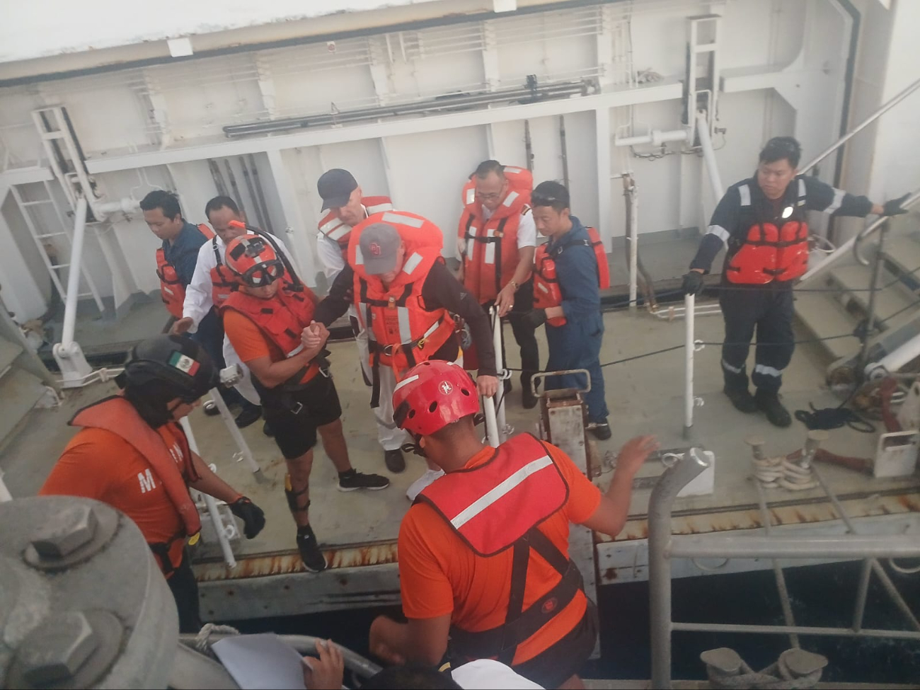 Turista estadounidense es evacuado de un crucero de Cancún por emergencia crítica